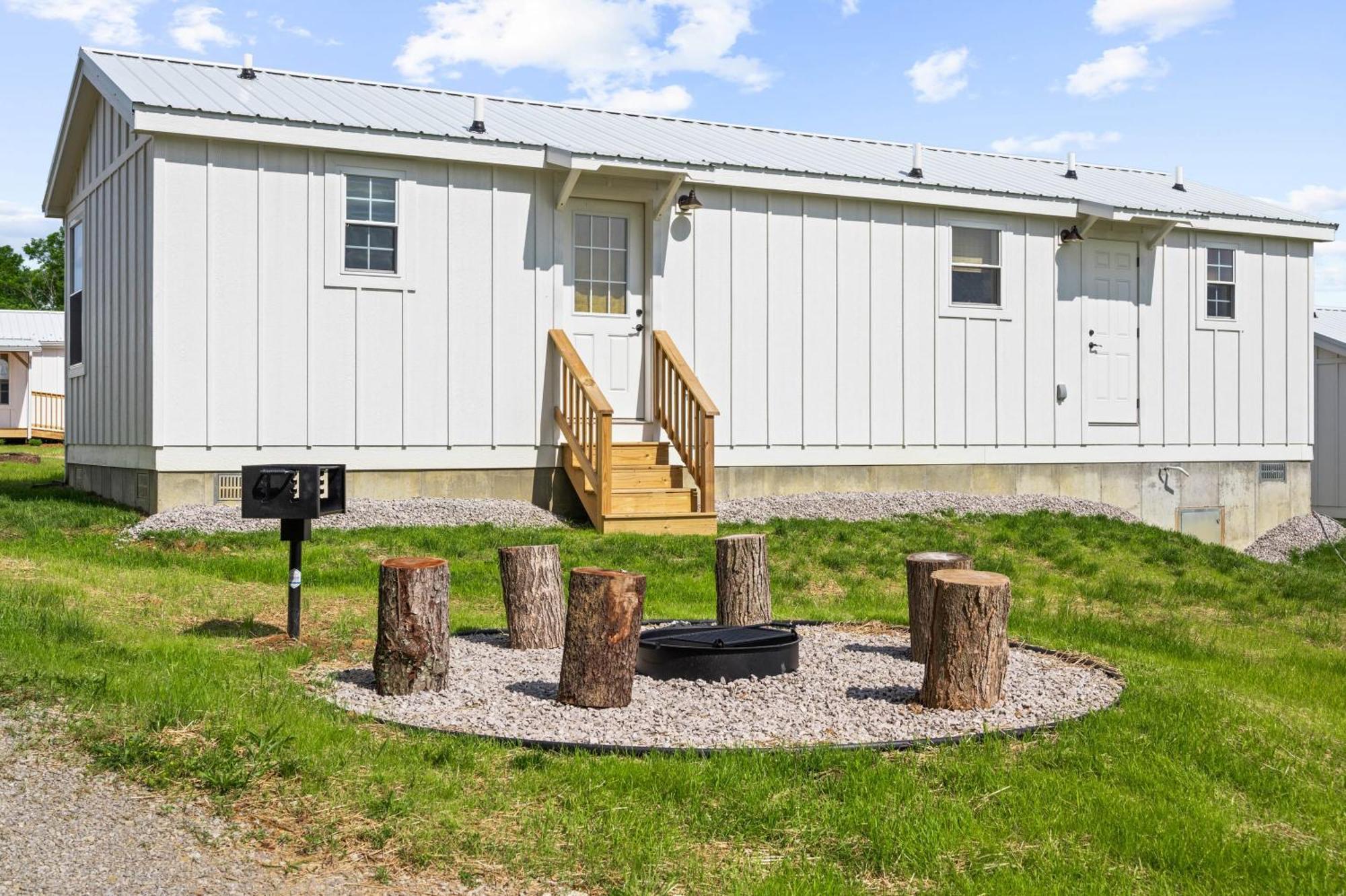 The Lodges At Eden Reserve - Cabins Near Ark 윌리엄스타운 외부 사진
