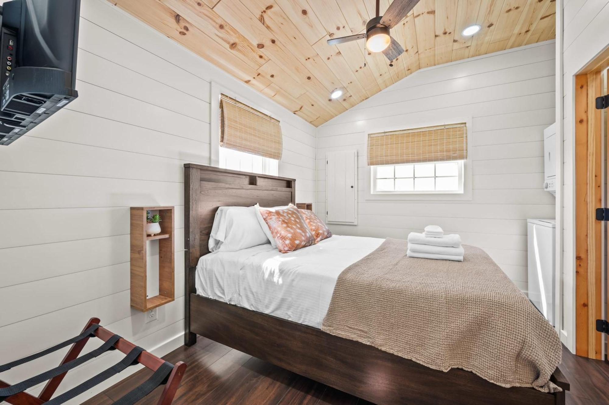 The Lodges At Eden Reserve - Cabins Near Ark 윌리엄스타운 외부 사진